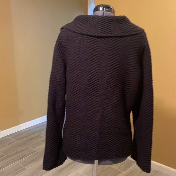 Very nice sweater - Picture 3 of 5